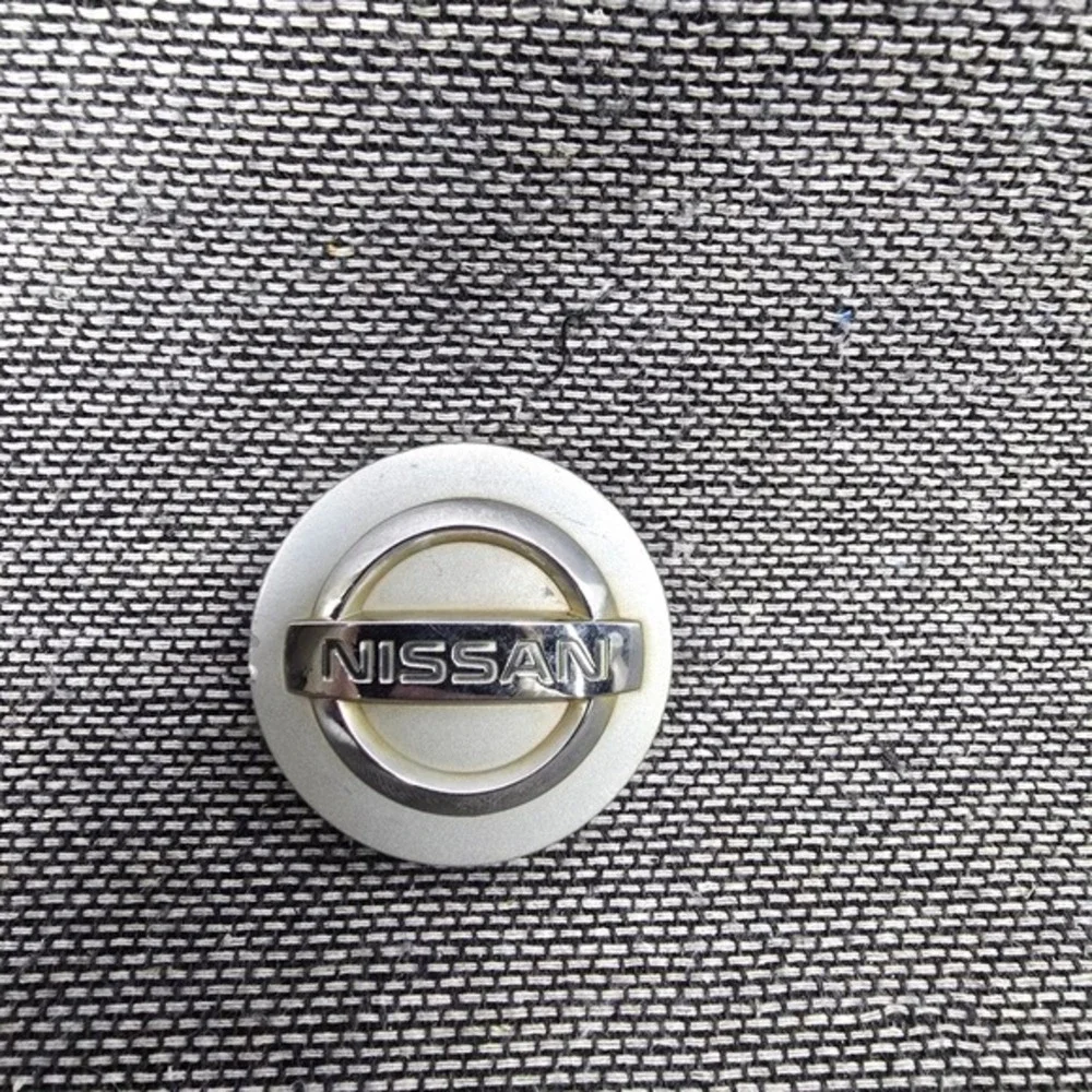 Nissan Wheel Center Cap Silver‎ Chrome Logo OEM 40342-AU510 Replacement Hubcap